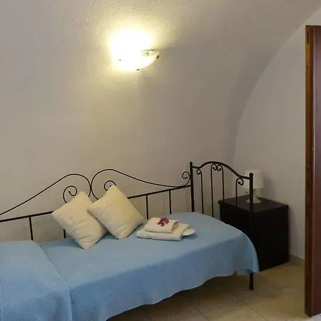 Iridanos Cave House * Megalochori (Santorini)