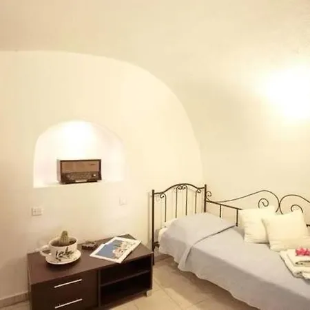 Iridanos Cave House * Megalochori (Santorini)