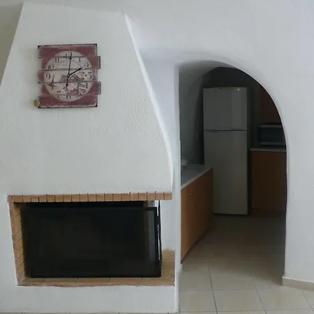 Iridanos Cave House *