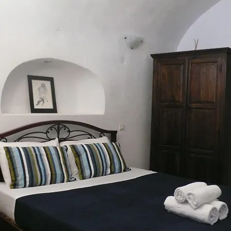 Iridanos Cave House Megalochori (Santorini)