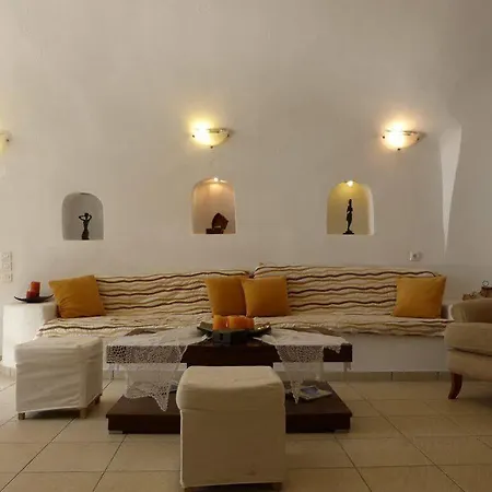 Iridanos Cave House *