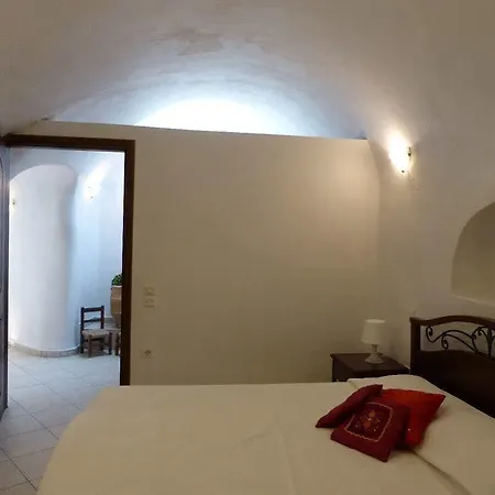 Iridanos Cave House * Megalochori (Santorini)