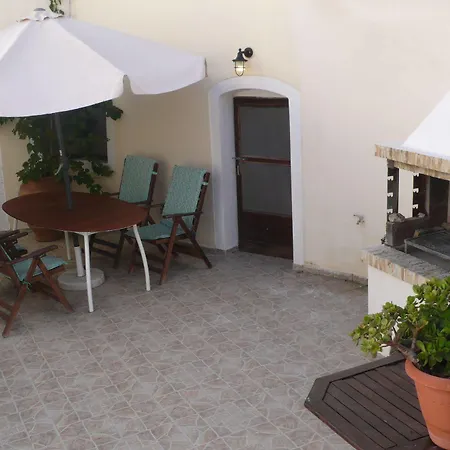 Iridanos Cave House בית נופש