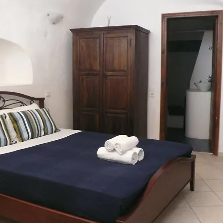 Iridanos Cave House בית נופש *